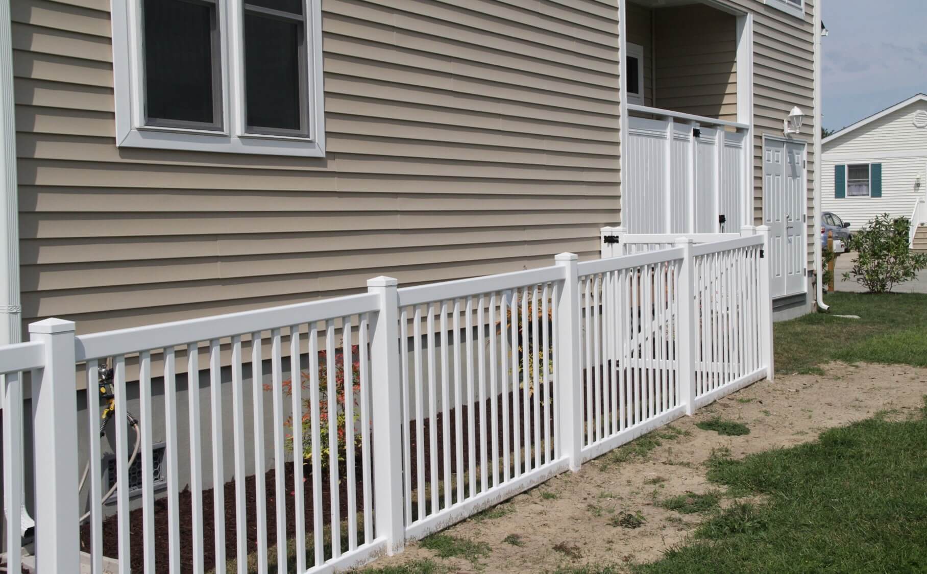 victorian-vinyl-yard-fence-6